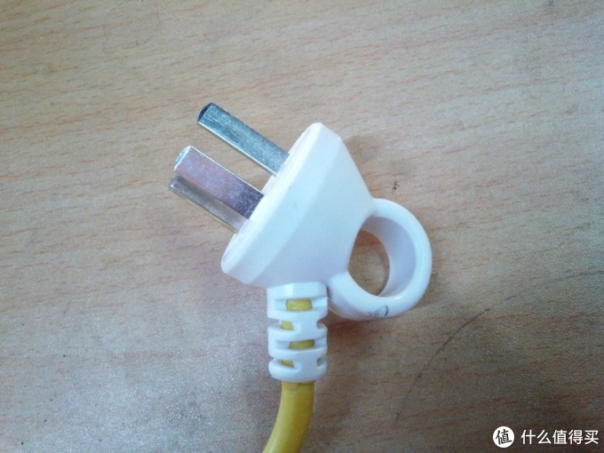 不会触电的国产用电安全神器--- 通领 漏电保护 防水防雷 带USB 插线板