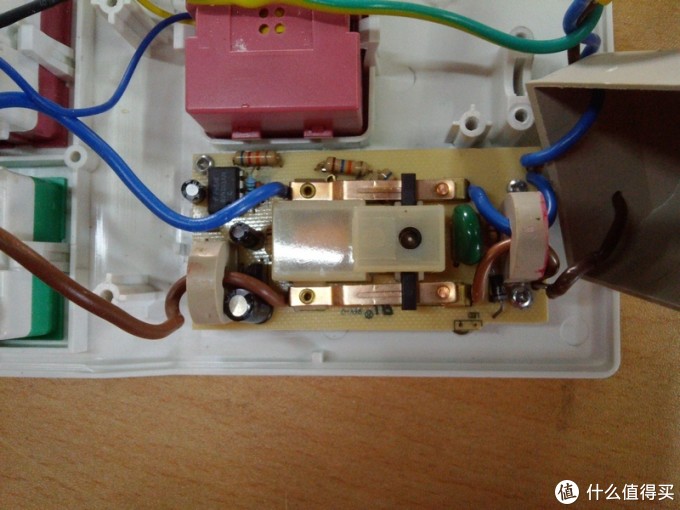 不会触电的国产用电安全神器--- 通领 漏电保护 防水防雷 带USB 插线板