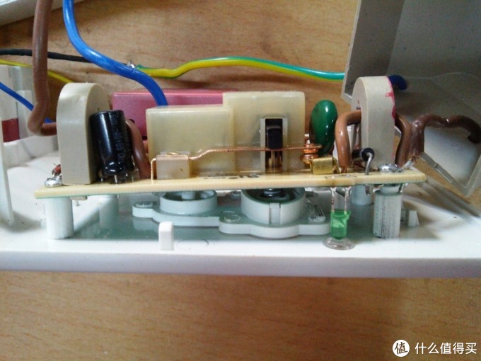 不会触电的国产用电安全神器--- 通领 漏电保护 防水防雷 带USB 插线板