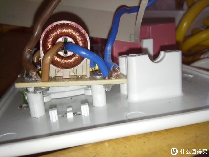 不会触电的国产用电安全神器--- 通领 漏电保护 防水防雷 带USB 插线板