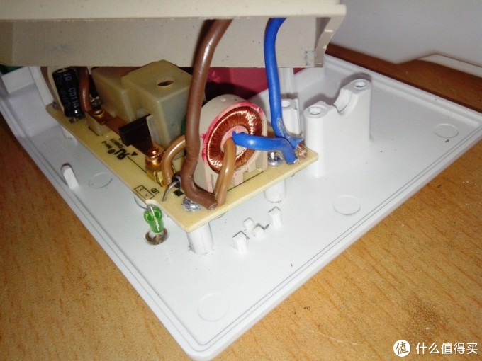 不会触电的国产用电安全神器--- 通领 漏电保护 防水防雷 带USB 插线板