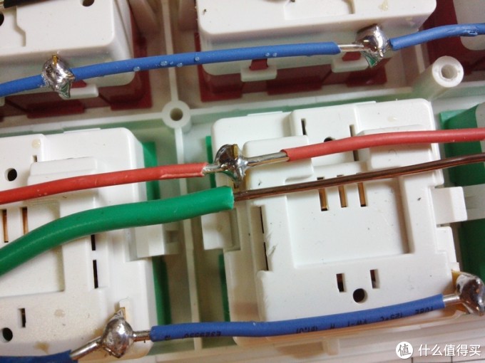 不会触电的国产用电安全神器--- 通领 漏电保护 防水防雷 带USB 插线板