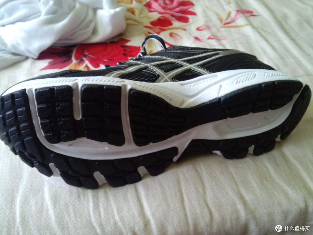 ASICS 亚瑟士 CONTEND 缓冲跑步鞋 T2F4N 屌丝第一次穿亚瑟士,以前都是安踏,乔丹,呵呵