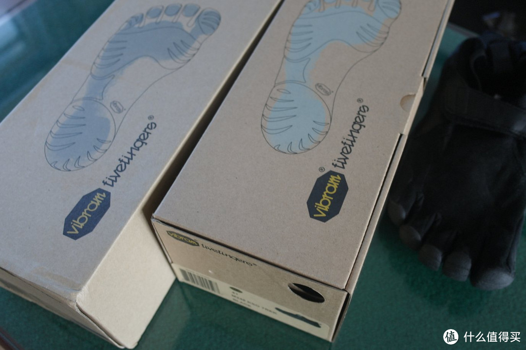 从Rei海淘一双Vibram FiveFingers KSO Trek袋鼠皮 越野五趾鞋 又代购一双 发现两双鞋子盒子不一样。。。
