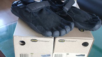 从Rei海淘一双Vibram FiveFingers KSO Trek袋鼠皮 越野五趾鞋 又代购一双 发现两双鞋子盒子不一样。。。