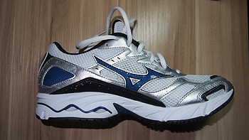 银泰网159买的 mizuno 美津浓 男士 跑步鞋 Y08KN13082（拥有超帅的鞋底）