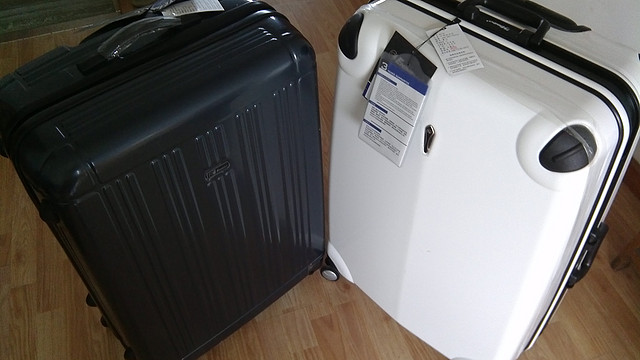 Eminent雅士两款29寸行李箱的对比