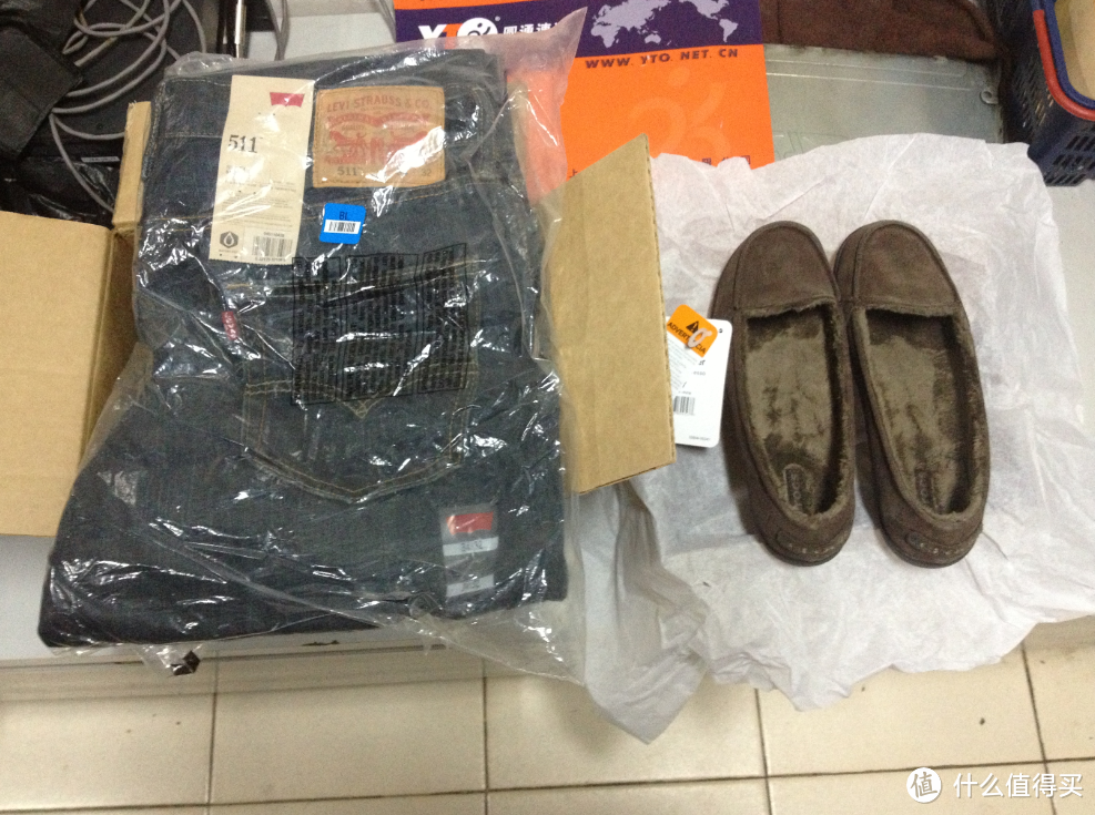 我的海淘处女单！女王的 crocs 卡洛驰 毛毛鞋 和我的 Levis 李维斯 511 修身牛仔裤