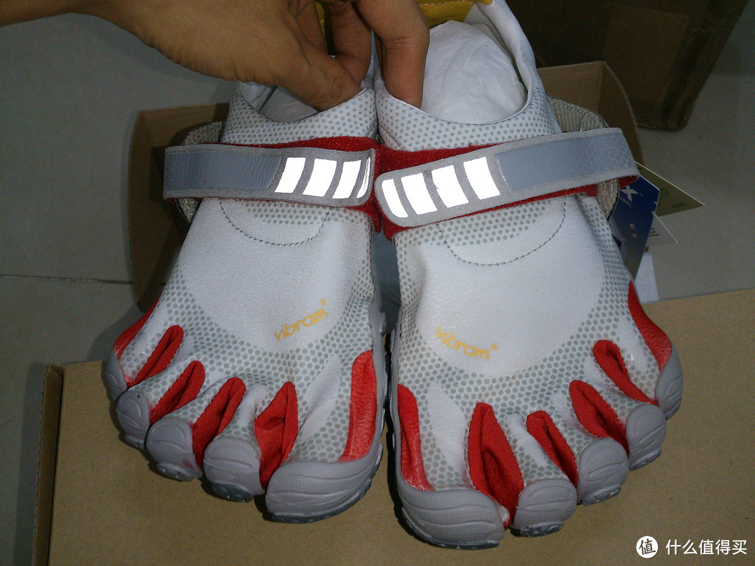 苦等一个月的 Vibram FiveFingers BIKILA 男款五趾鞋到手！附与KSO Trek的简单对比。