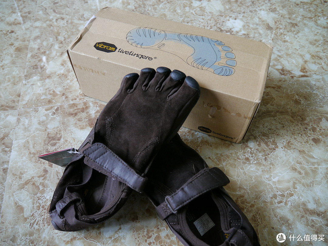 神价格的 Vibram FiveFingers KSO Trek 男款 越野五趾鞋，迟来的晒单。