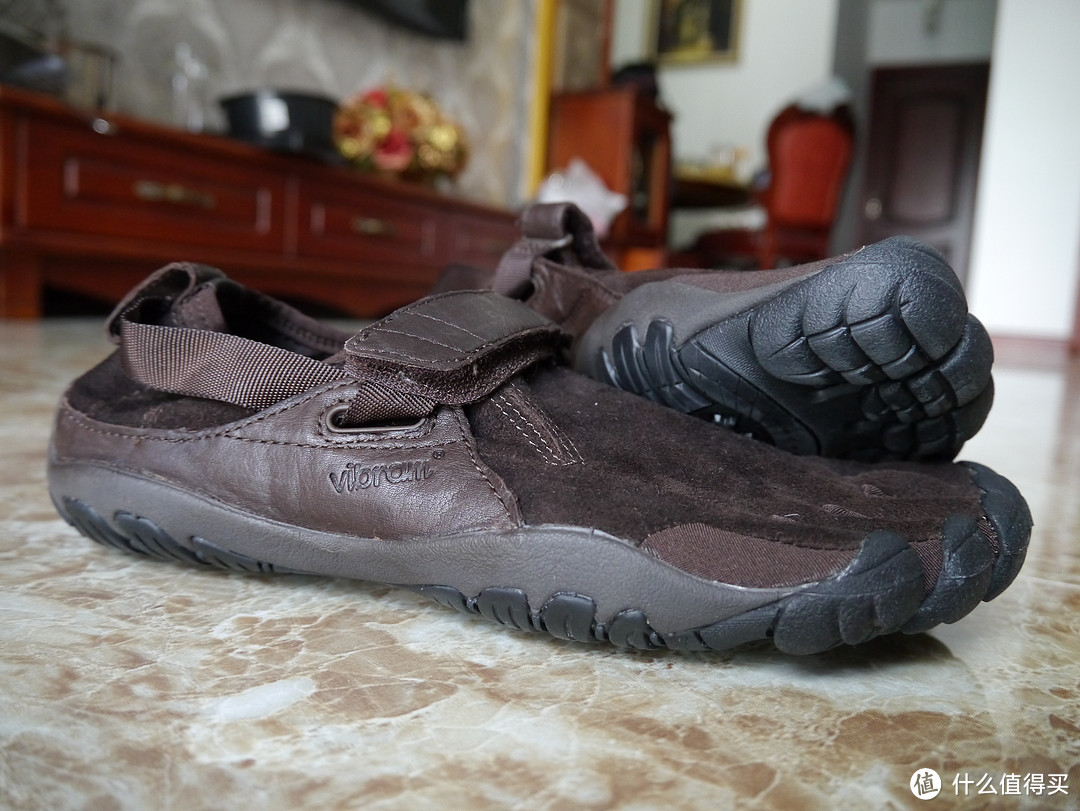 神价格的 Vibram FiveFingers KSO Trek 男款 越野五趾鞋，迟来的晒单。