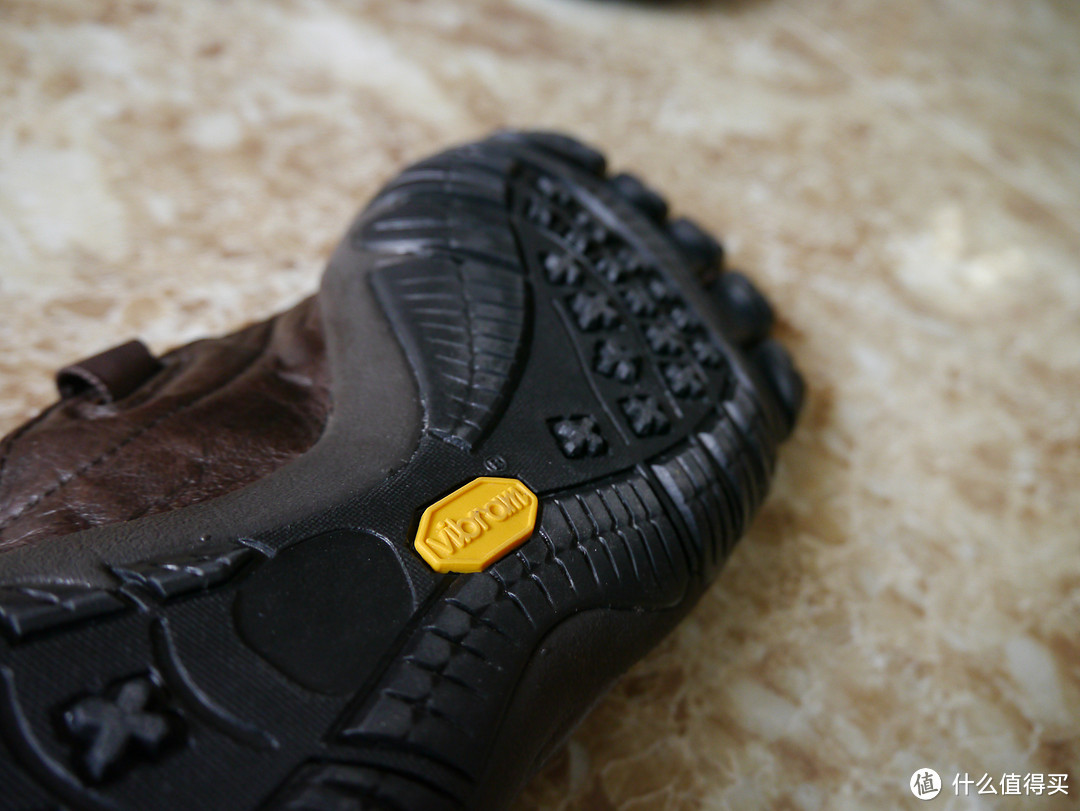 神价格的 Vibram FiveFingers KSO Trek 男款 越野五趾鞋，迟来的晒单。