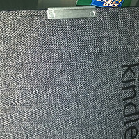 刚刚到货的 Kindle PaperWhite 墨水蓝色 原装套