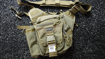 “美马”  Maxpedition 马盖先 jumbo versipack 应该是机动”激动“鞍袋的说