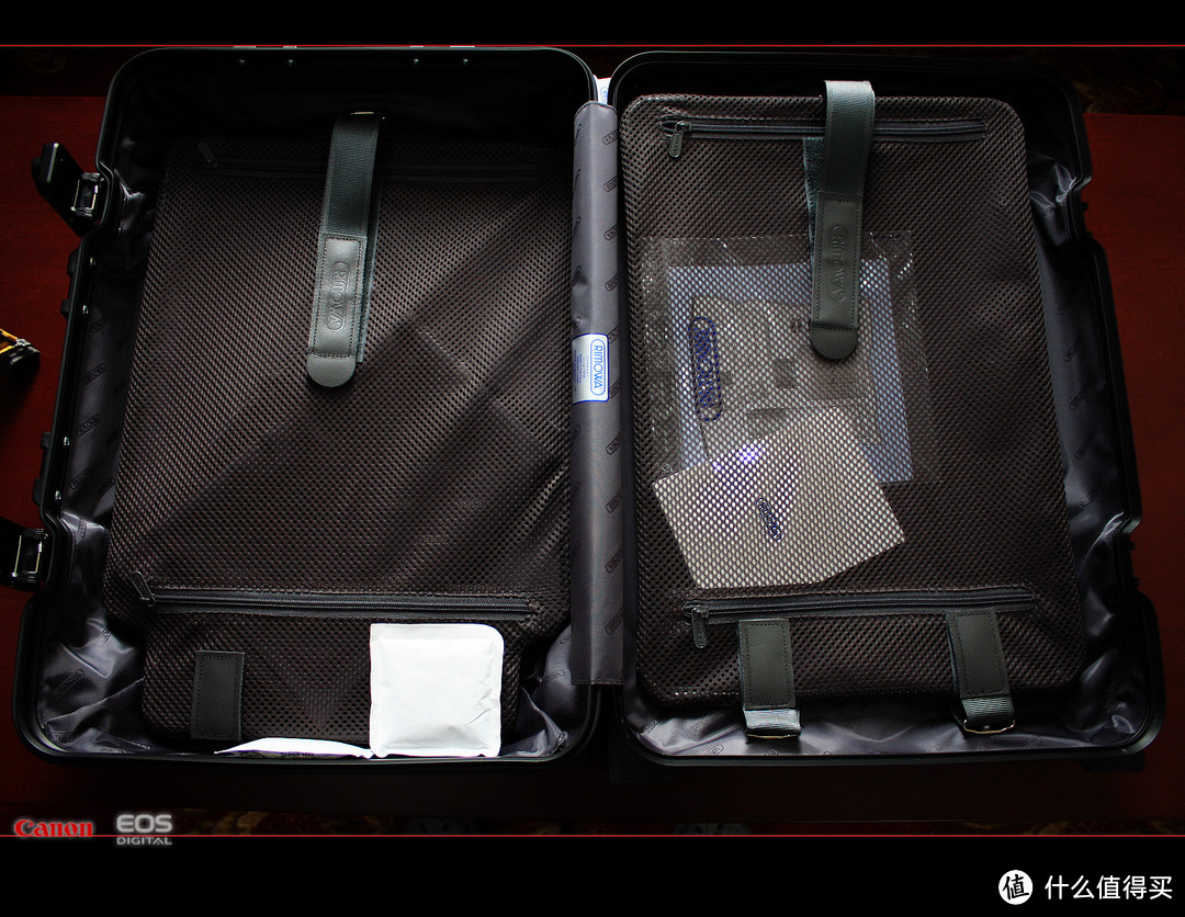 拉仇恨值的家伙来了！价值6000元的 Rimowa Topas Stealth Cabin Trolley IATA 旅行箱