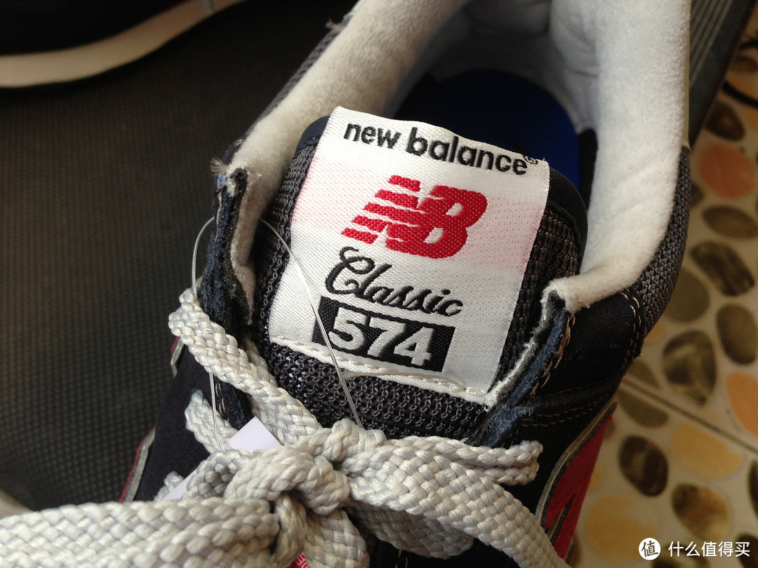 伯尔蓝+唇膏红色 New Balance 新百伦 男 复古鞋 ML574VDN 入手，真人兽上脚图