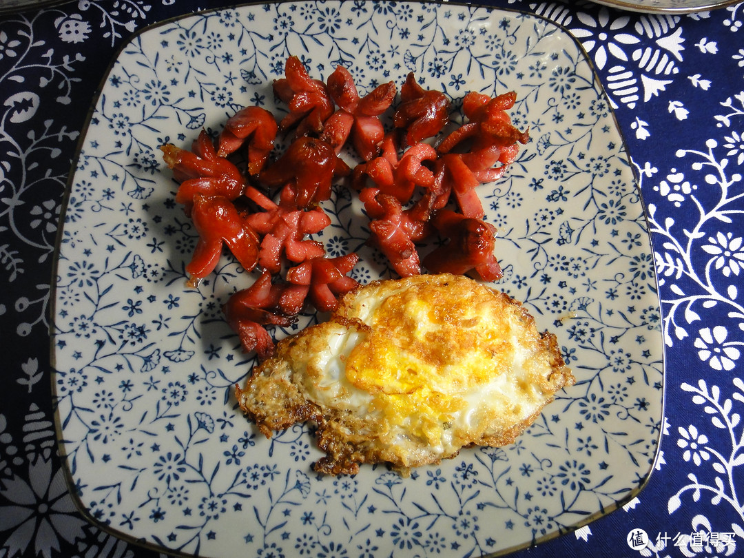 深夜食堂——芝麻盐拌饭，章鱼香肠配煎蛋