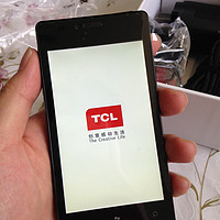 我和我的同事们都惊呆了，人手入了一台TCL S606 Windows Phone 智能手机