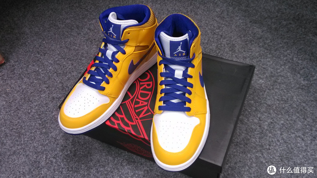 屌丝晒单：Air Jordan一代 NIKE耐克 2013新款 AIR JORDAN 1 MID男子篮球鞋554724