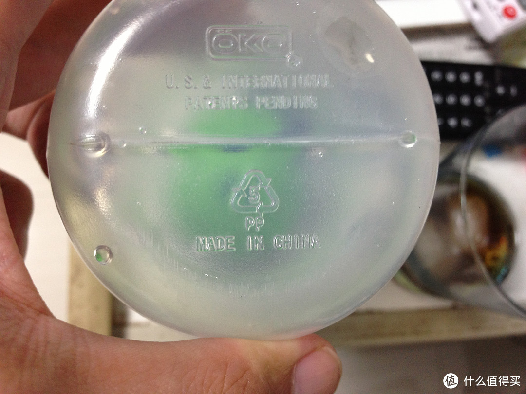 水杯材质为5号pp的聚丙烯 无毒无害 可反复使用 耐高温  可进微波炉