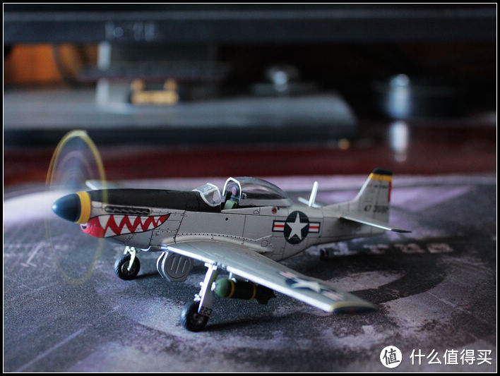 威龙成品模型：断尾翼螺旋桨的p-47与幸存下来的P-51野马