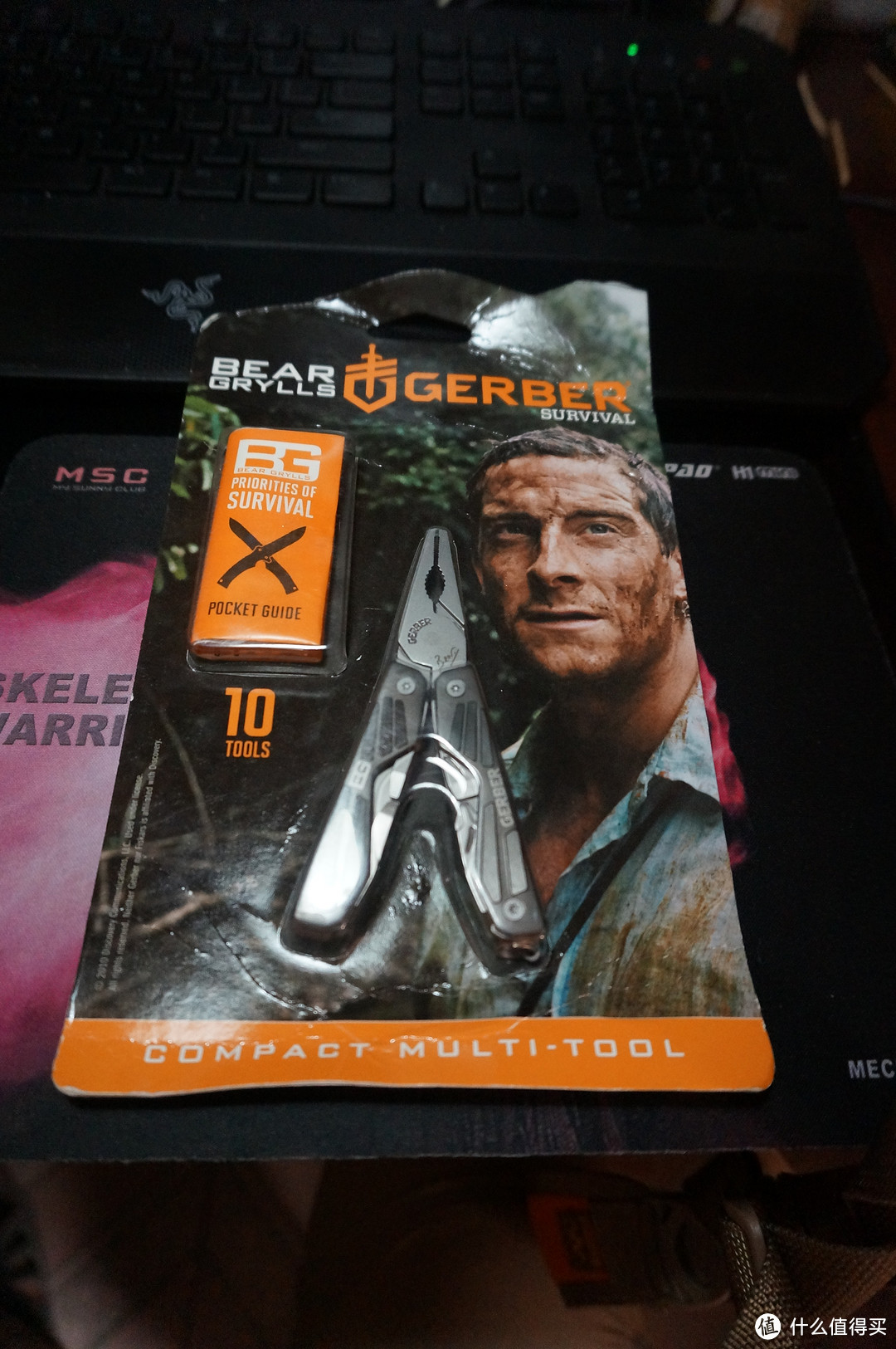 生存必备品----Gerber 戈博 Bear Grylls 贝尔系列 31-000750 多功能迷你求生工具钳及强大生存指南