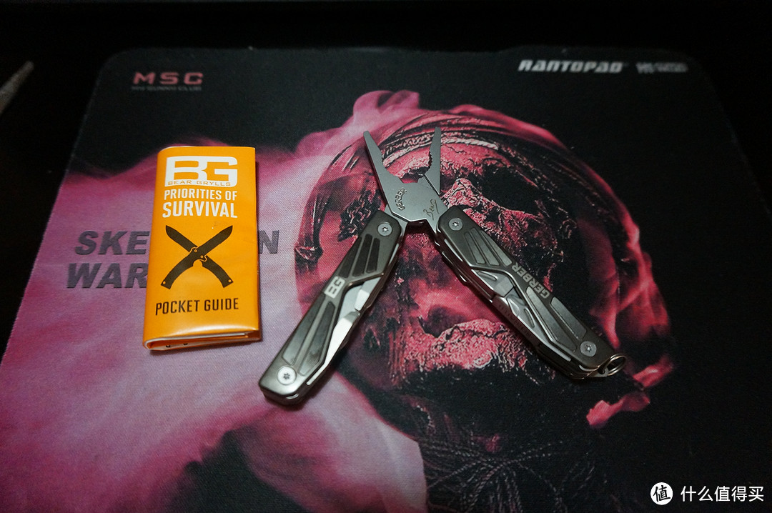 生存必备品----Gerber 戈博 Bear Grylls 贝尔系列 31-000750 多功能迷你求生工具钳及强大生存指南