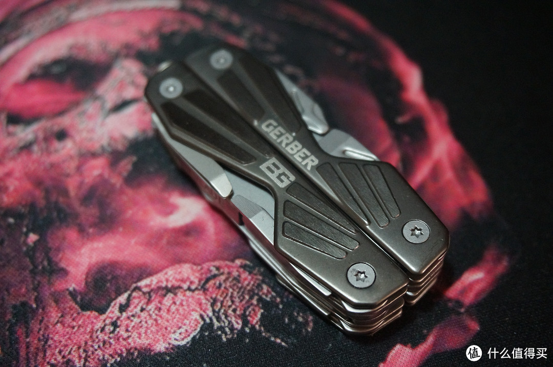 生存必备品----Gerber 戈博 Bear Grylls 贝尔系列 31-000750 多功能迷你求生工具钳及强大生存指南