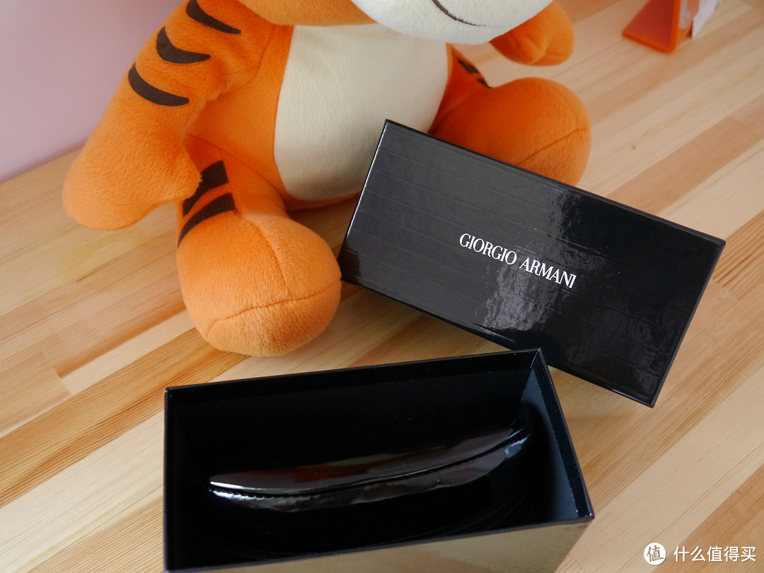 京东399元的 GIORGIO ARMANI 乔治.阿玛尼  太阳镜，不可思议吧？（有瀑布汗的真人兽。。。。）