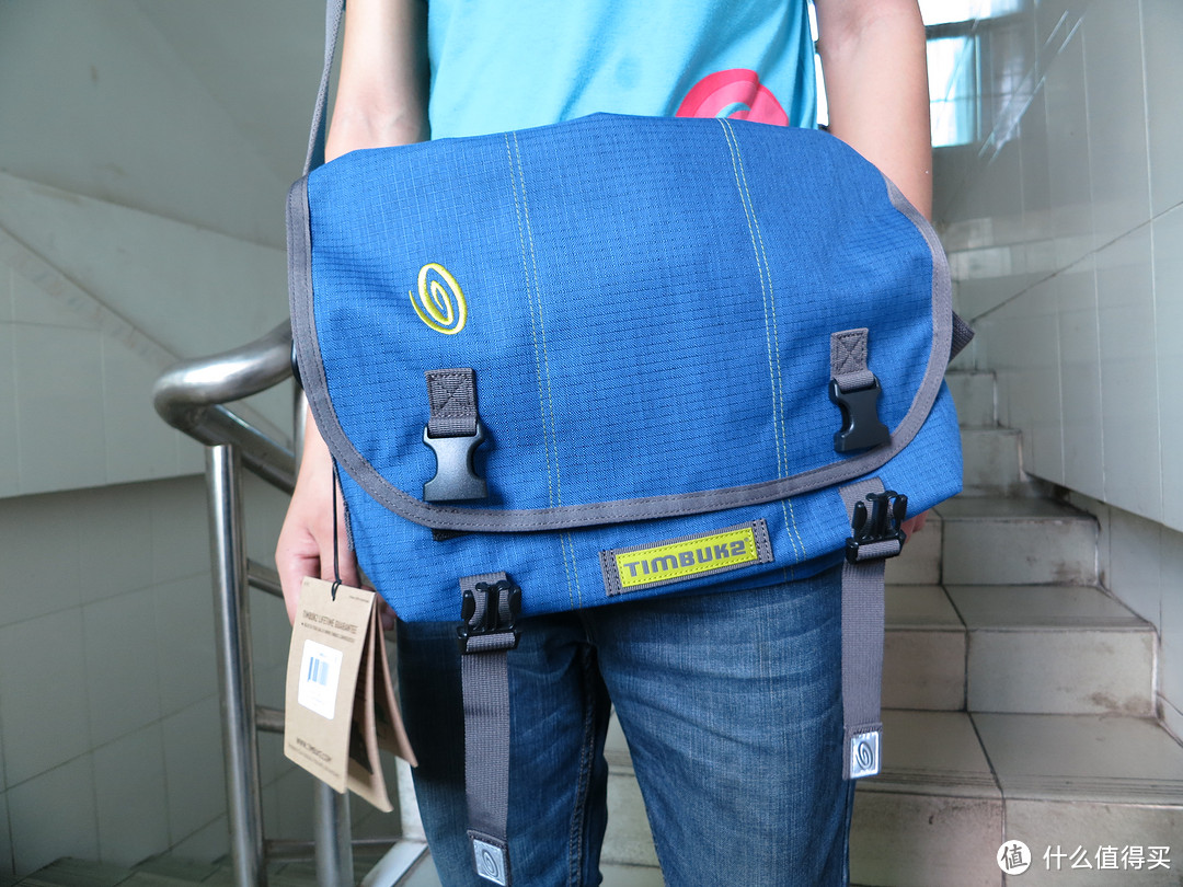 Timbuk2 Full-Cycle Messenger Small，S码还是很大的，身高170CM是HOLD不住。。。当然，150CM的吊丝要背着满街跑，去**。。也是可以的。