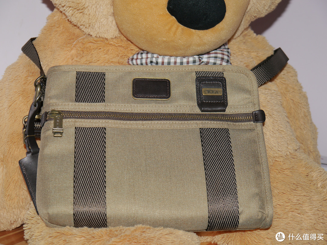 又中TUMI毒——Alpha Bravo Crossbody for iPad 包包