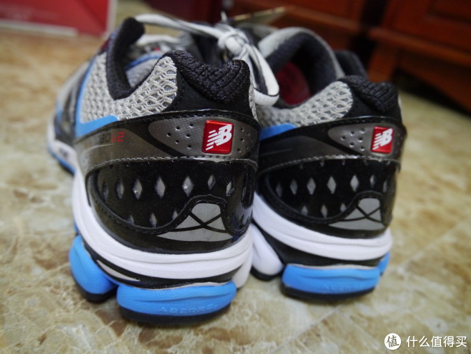 鞋后跟来个特写。就为了2个字,NB! 鞋后跟来个特写。就为了2个字,NB!