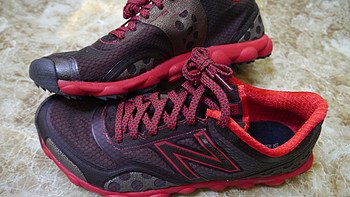 屌丝大熊系列又来了——这次晒晒超亮骚的骚红色轻量跑步鞋 New Balance 新百伦 Minimus MT1010