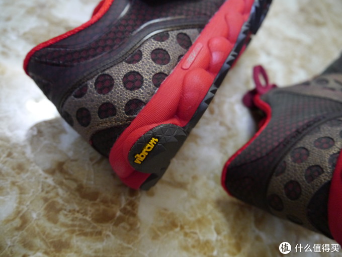 vibram来个大特写!好有特色的鞋底。 vibram来个大特写!好有特色的鞋底。