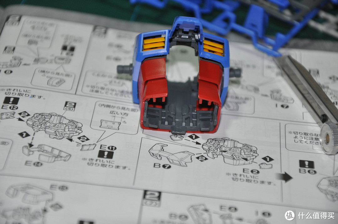 万代高达MG 1/100 RX-78-2 GUNDAM 3.0 开箱到素组完成 170P杀内存 红有三客串