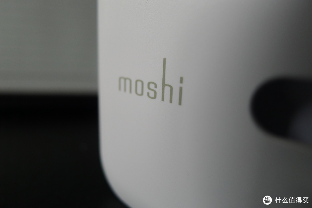 MOSHI的LOGO，同时可以看到做工非常好