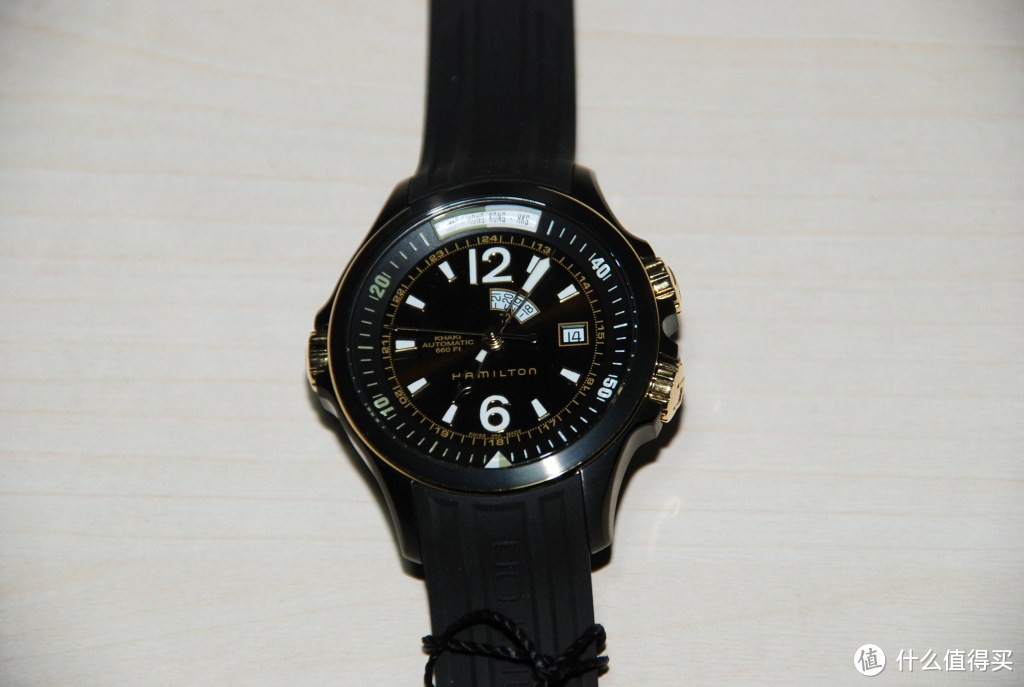 “黑+金”低调的华丽——Hamilton 汉密尔顿 Khaki Navy GMT 卡其海军系列 男士两地时机械腕表，外加山寨皮带款式