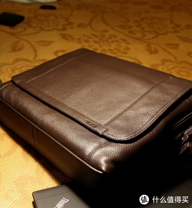 Tumi Luggage Centro Verona Flap Messenger，漂洋过海一个月呀！