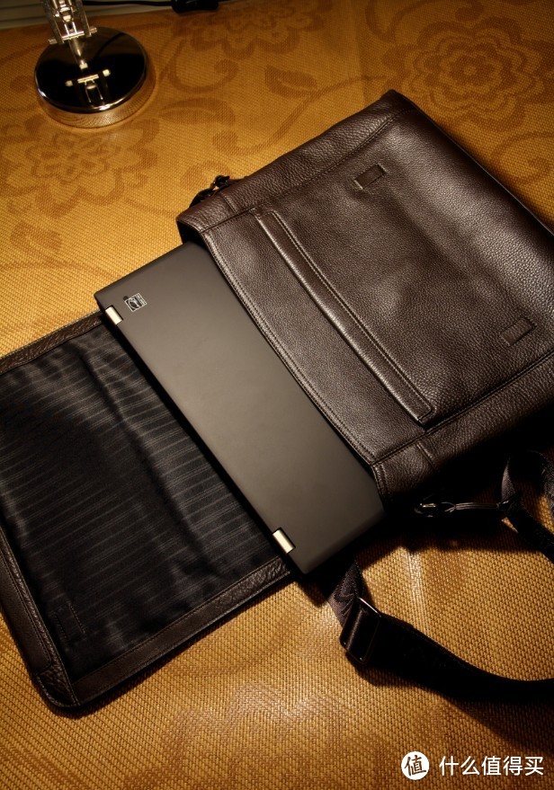 Tumi Luggage Centro Verona Flap Messenger，漂洋过海一个月呀！