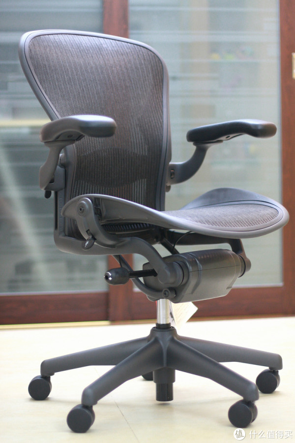 Herman Miller Aeron 人体工学椅 晒物广场:今日好晒单 乐心计步器、CASIO机械迷城、人体工学椅、神价索尼3NL、白菜声波牙刷、Samsonite双肩包、MacBook Pro