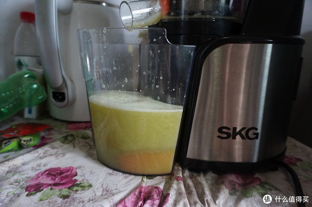 家庭必备——SKG 厨房 机械原汁机 SKG1337