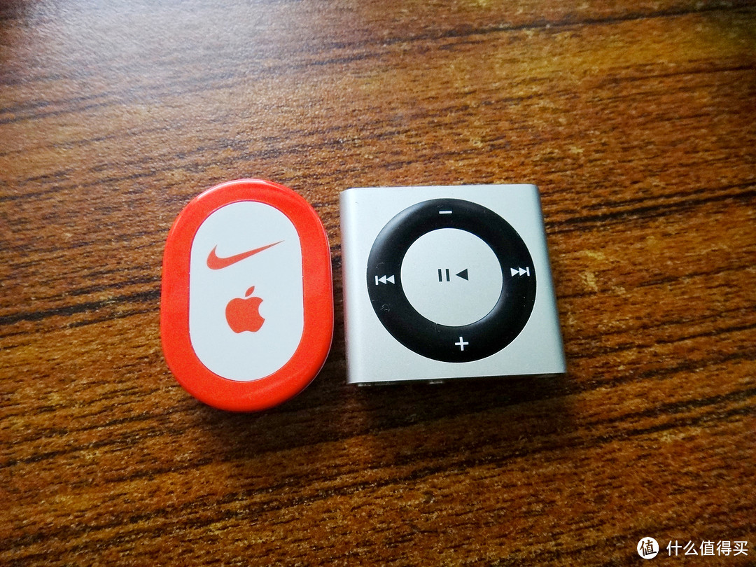 Apple 传感器非常小巧，比 iPod shuffle 还纤细。