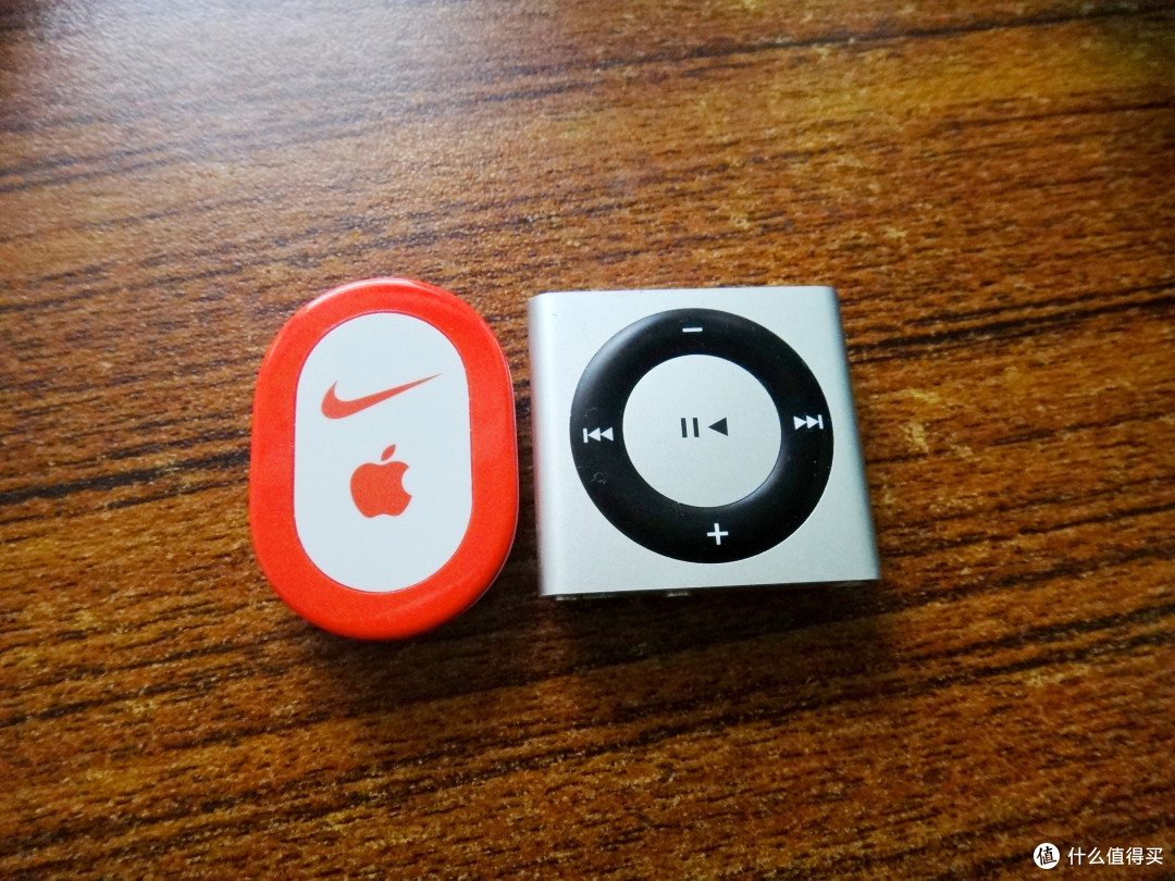 Apple 传感器非常小巧，比 iPod shuffle 还纤细。