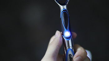 男人就该对自己狠一点——Gillette 吉列 Fusion Proglide 锋隐 超顺动力 震动剃须刀，剃须无刺激，你好大家好！