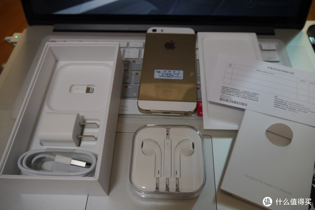 iPhone5s开箱——5s 土豪金！32G + 棕色皮套 附和白色5 对比！高清大图！