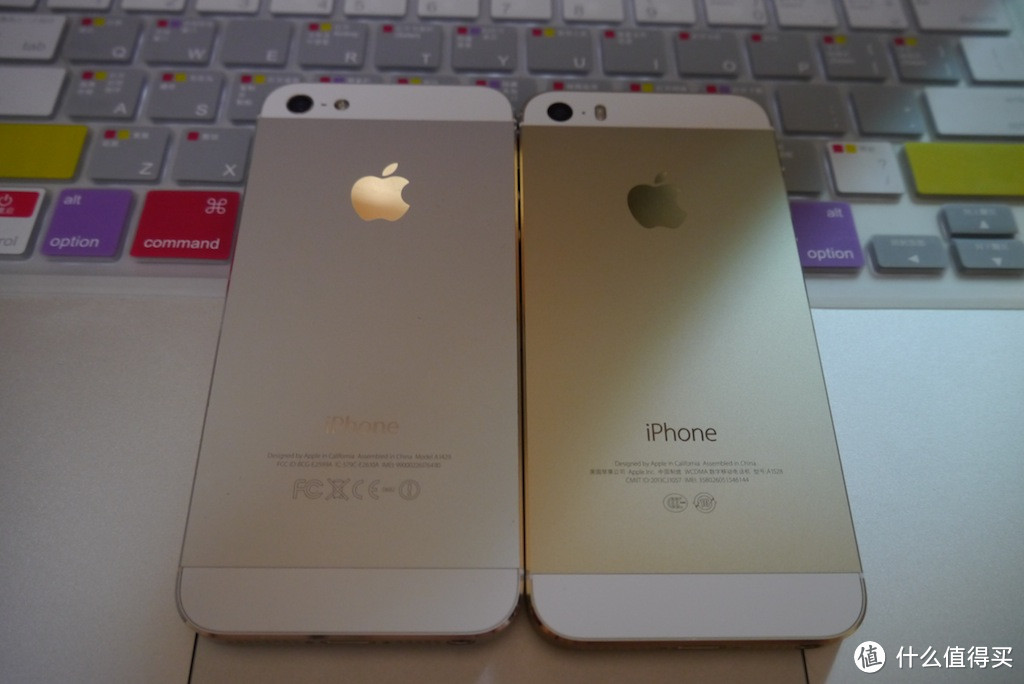 iPhone5s开箱——5s 土豪金！32G + 棕色皮套 附和白色5 对比！高清大图！