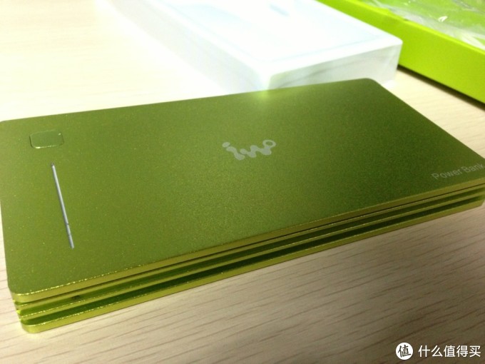 金属板砖! IWO/艾沃P40 聚合物离子电芯移动电源