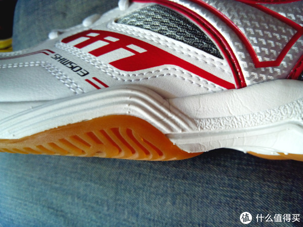 羽毛球屌丝的神器三--闷骚的黄色胜利 羽毛球鞋