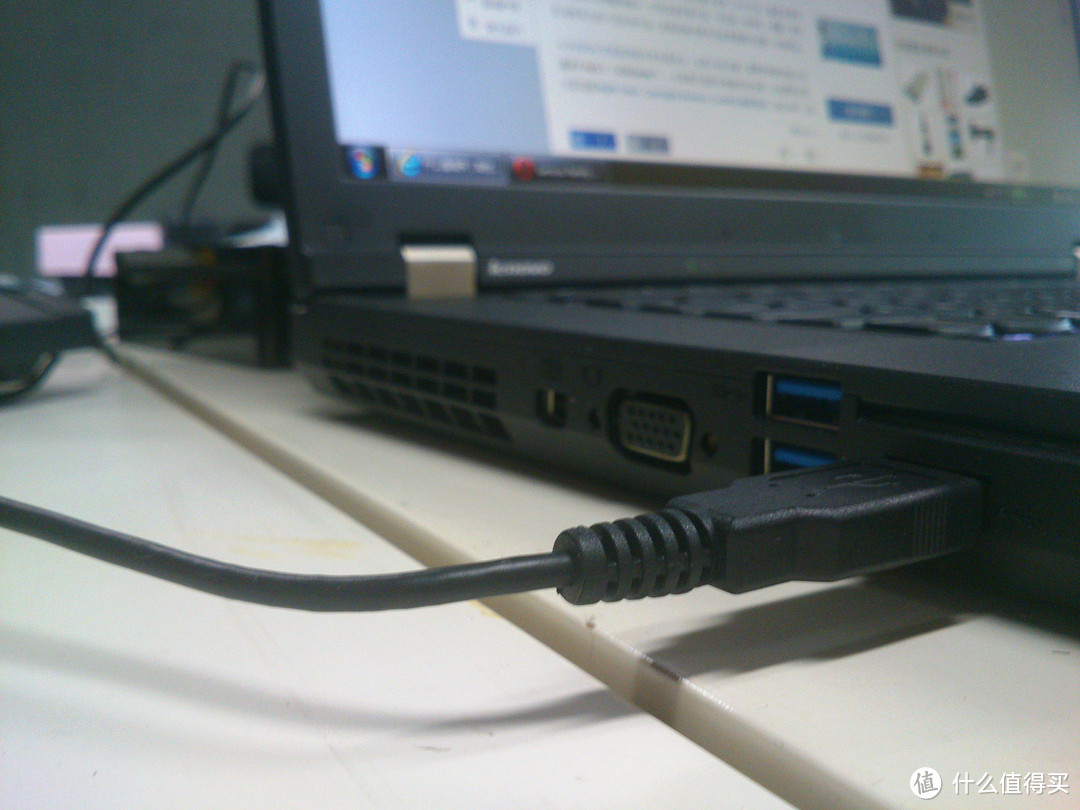 左侧两个USB3.0 一个2.0还有一个2.0在电源接口那面