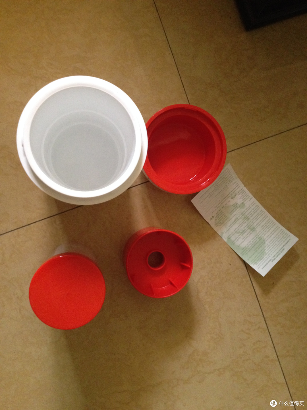 打开之后，味道更重了，更加坚定了第一眼的感觉，这就是一个塑料保温瓶，呃，新西兰制造的塑料保温瓶。。。
